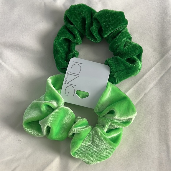 Icing Medium Velvet Hair Scrunchies - Picture 3 of 4